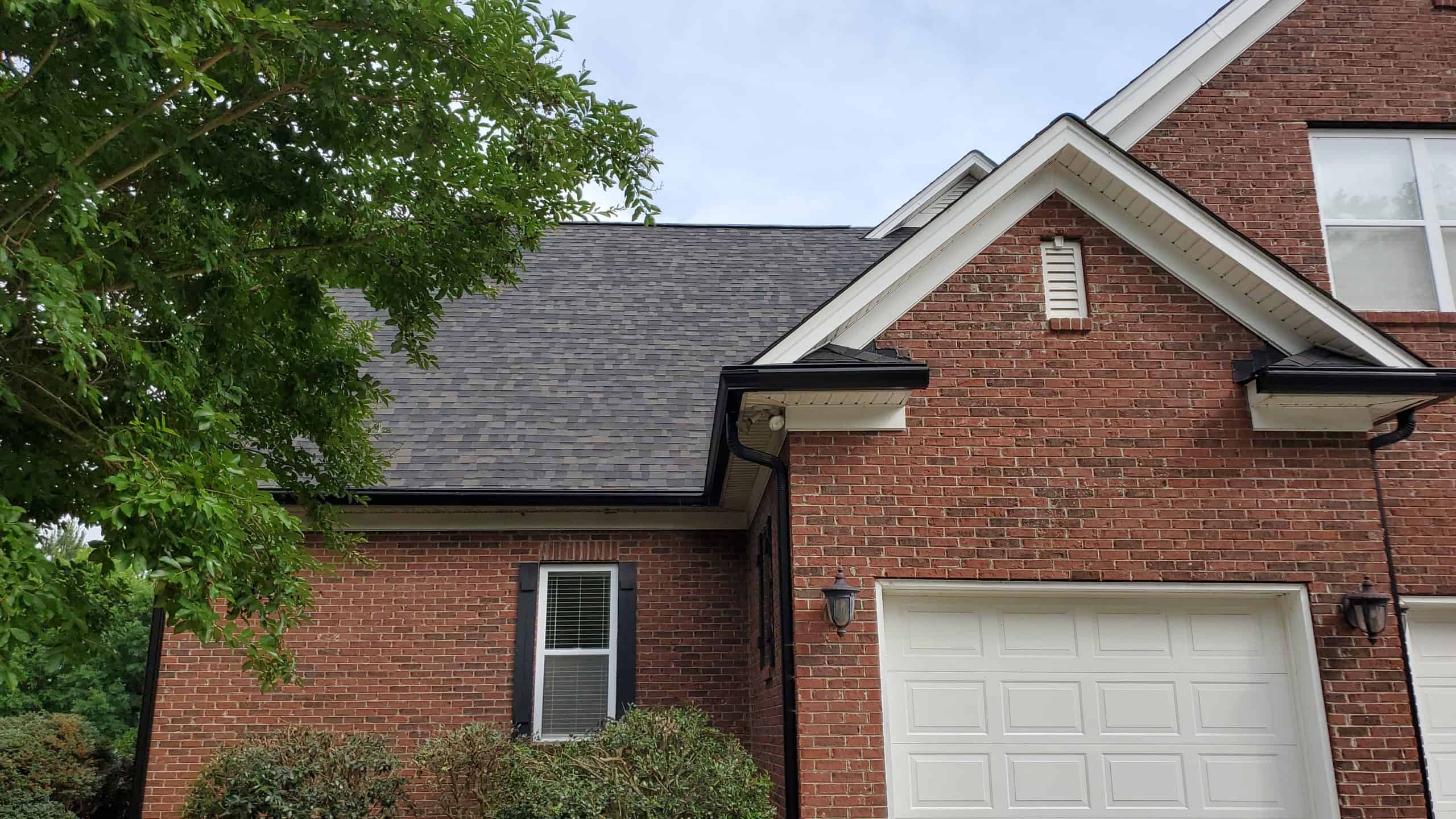 http://brick%20garage%20with%20black%20sable%20duration%20shingles