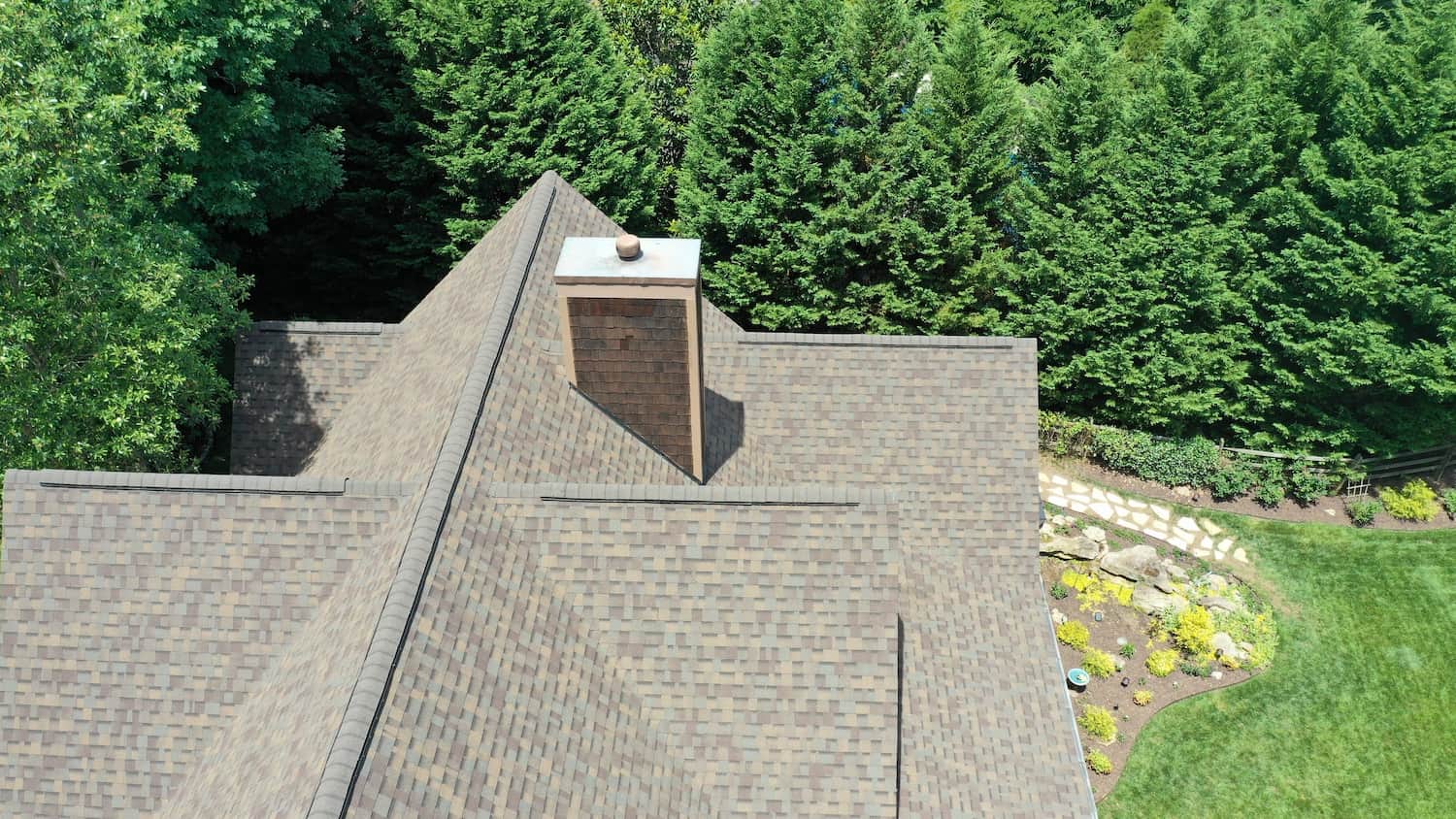 http://side%20aerial%20view%20of%20trudefinition%20duration%20teak%20shingles%20on%20residential%20home%20with%20chimney