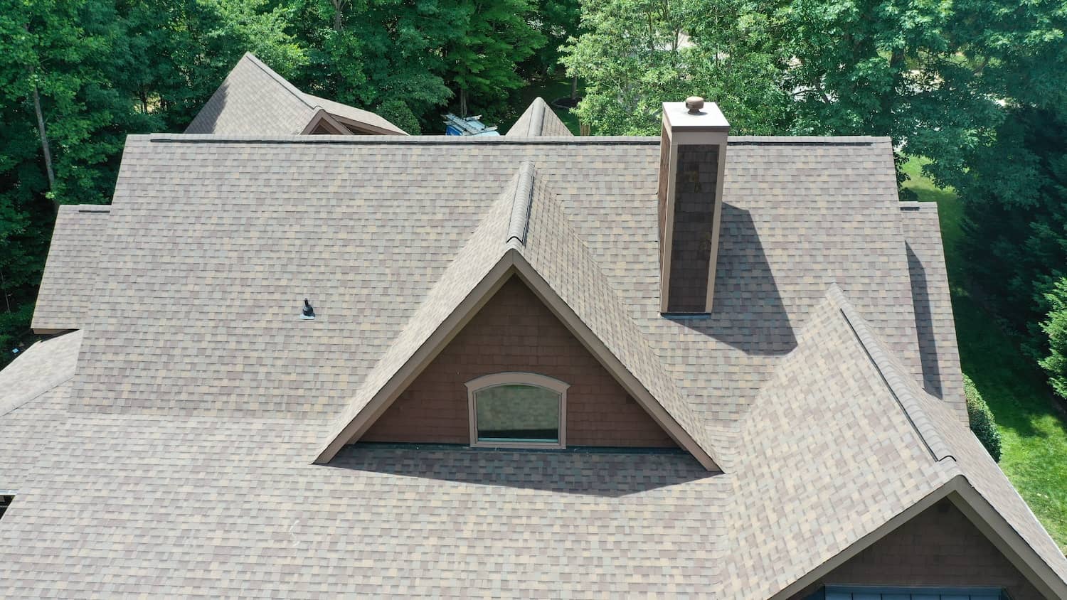 http://aerial%20view%20of%20trudefinition%20duration%20teak%20shingles%20on%20residential%20home%20with%20chimney