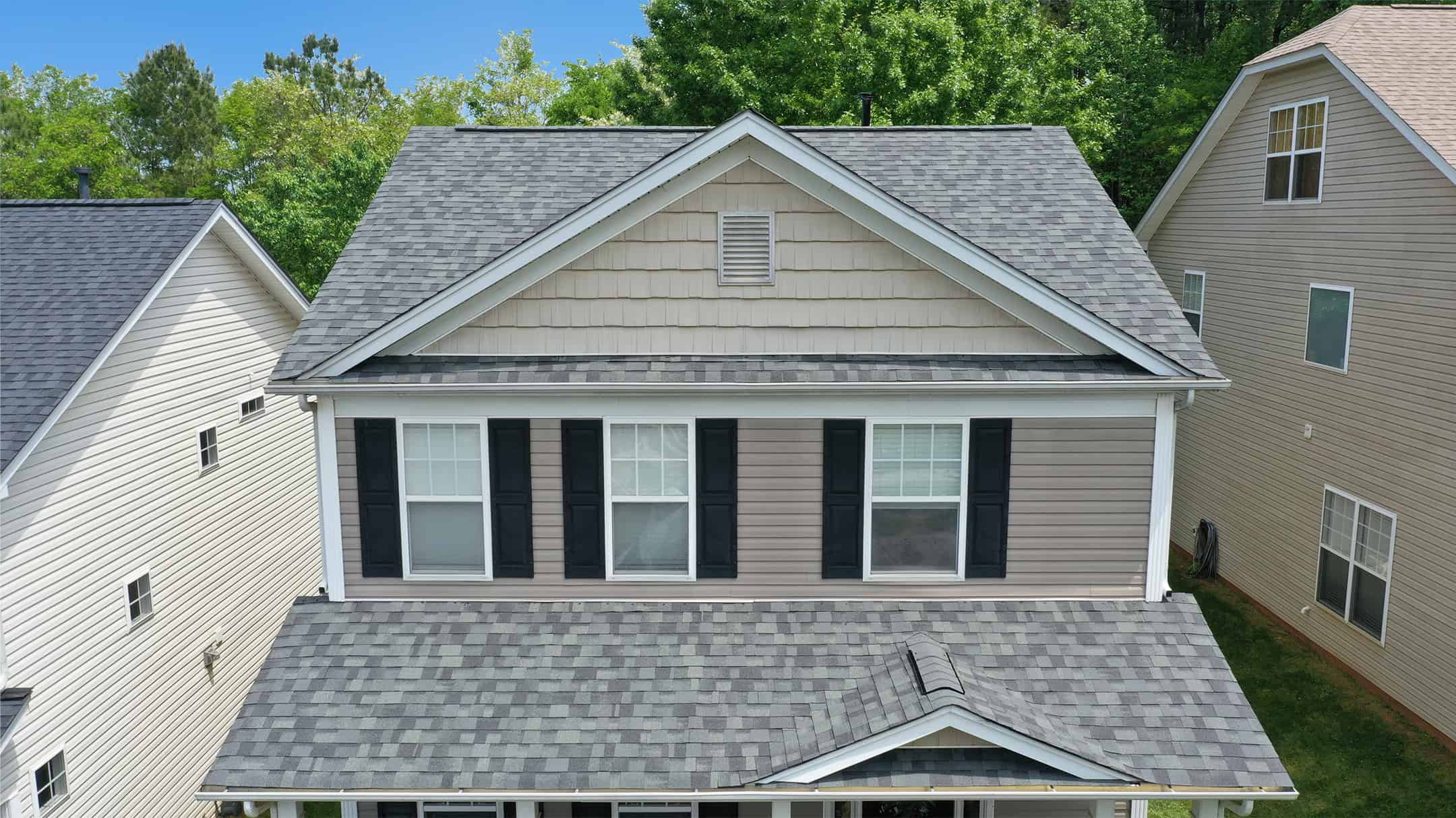 http://front%20top%20view%20of%20residential%20home%20with%20oakridge%20trudef%20estate%20gray%20shingles