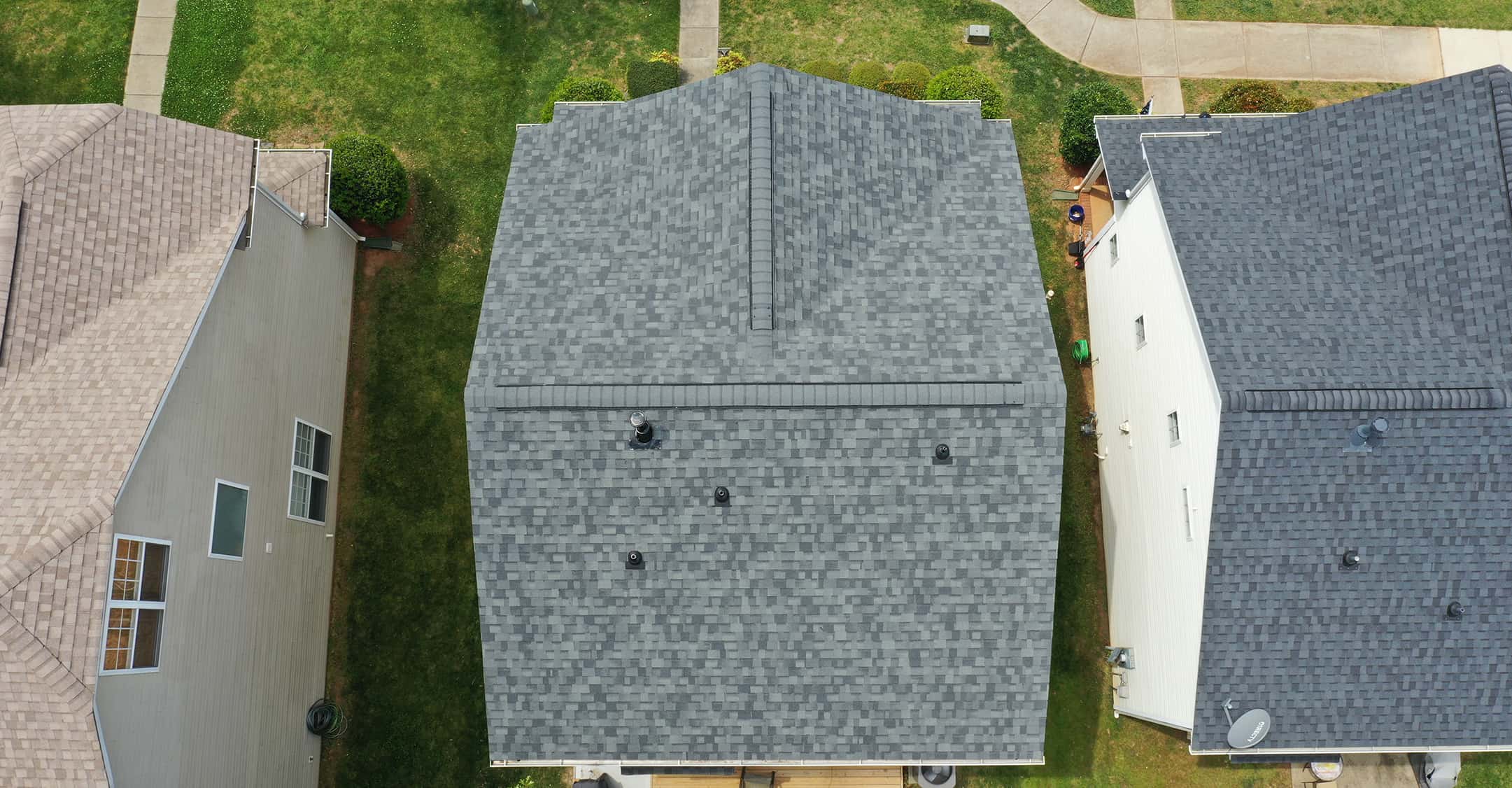 http://top%20aerial%20view%20of%20residential%20home%20with%20oakridge%20trudefinition%20estate%20gray%20shingles
