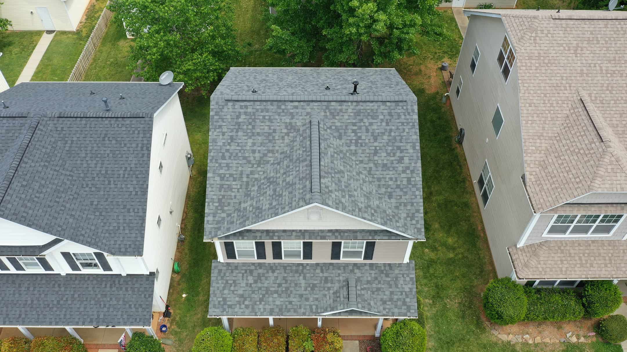 http://top%20aerial%20view%20of%20residential%20home%20with%20oakridge%20trudef%20estate%20gray%20shingles%20and%20green%20grass