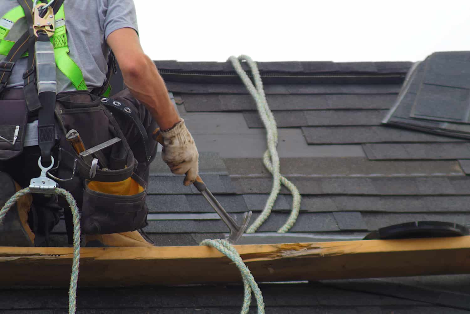 charlotte roof repair worker