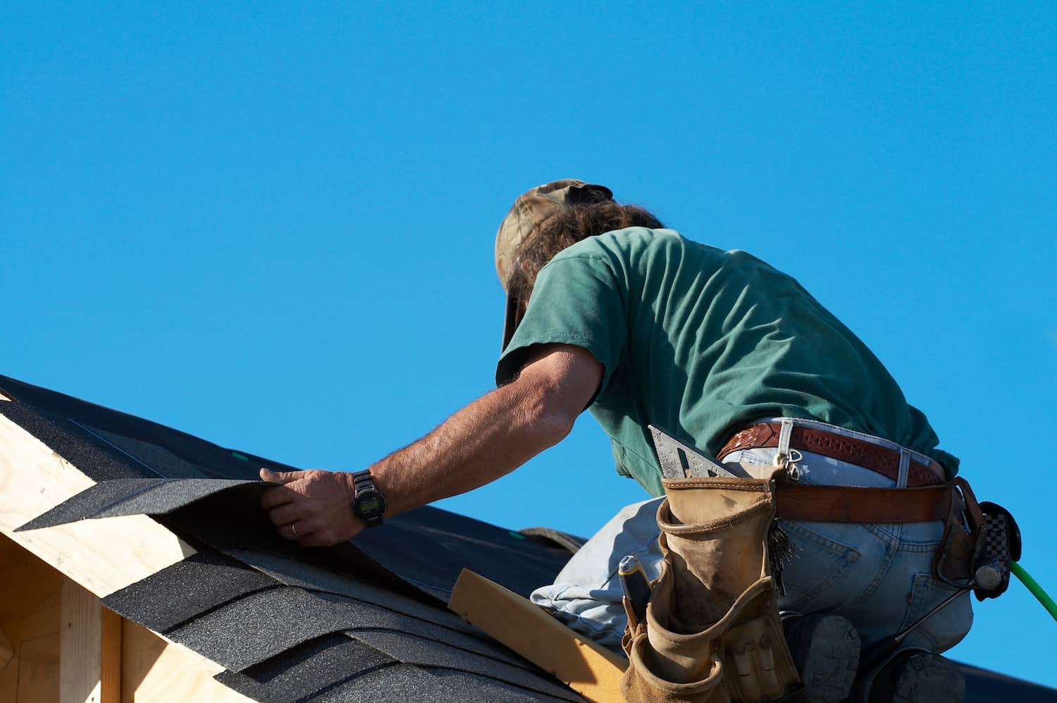 huntersville roof repair worker