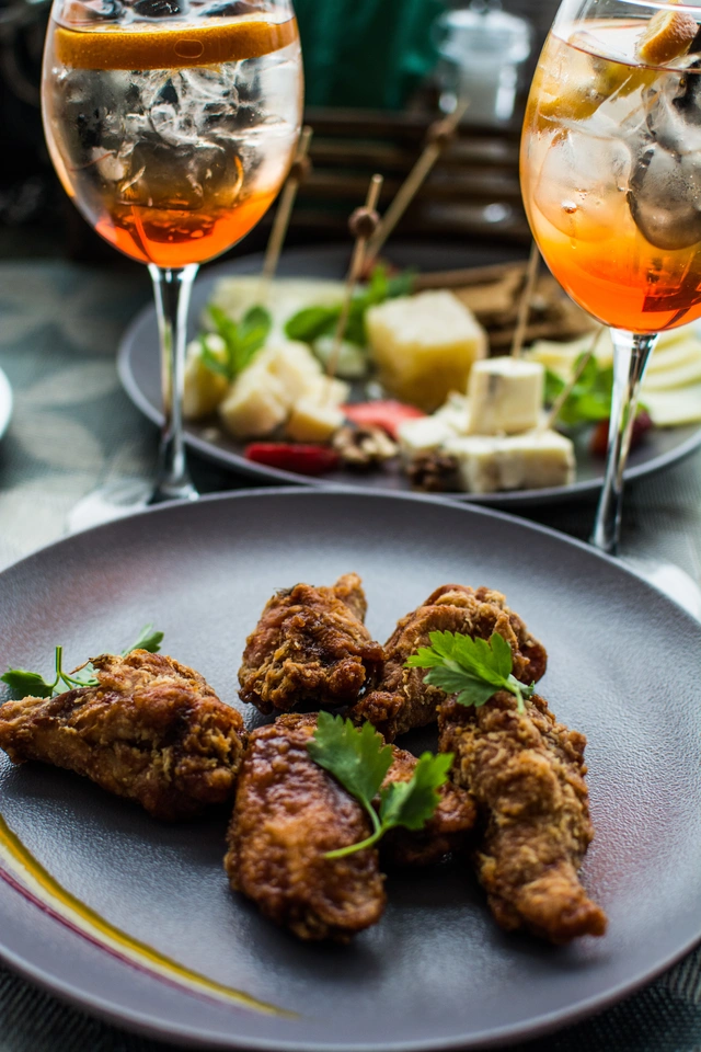 fried chicken wings and cocktails at Midwood smokehouse restaurant
