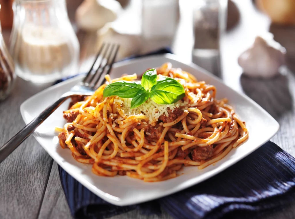 serving spaghetti Bolognese at Italian restaurant 