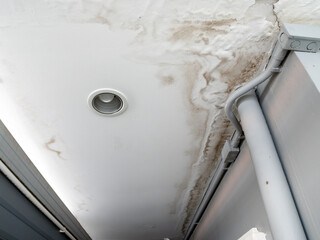water-stains-and-cracks-on-ceiling
